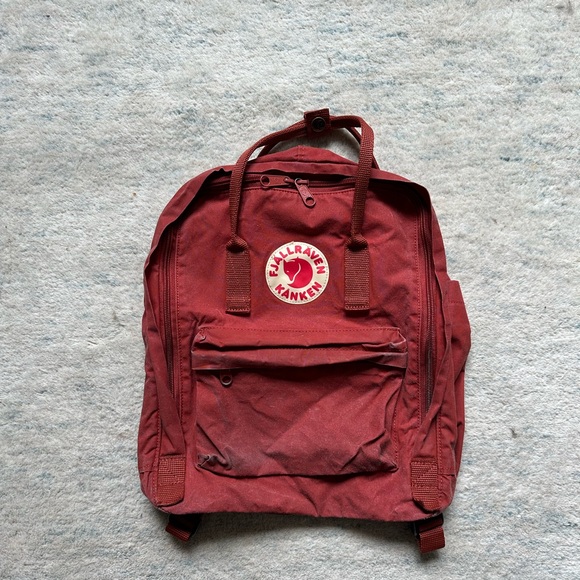 READ Fjallraven 23510 Kanken Classic Backpack Bag Ox Red? - Picture 1 of 6